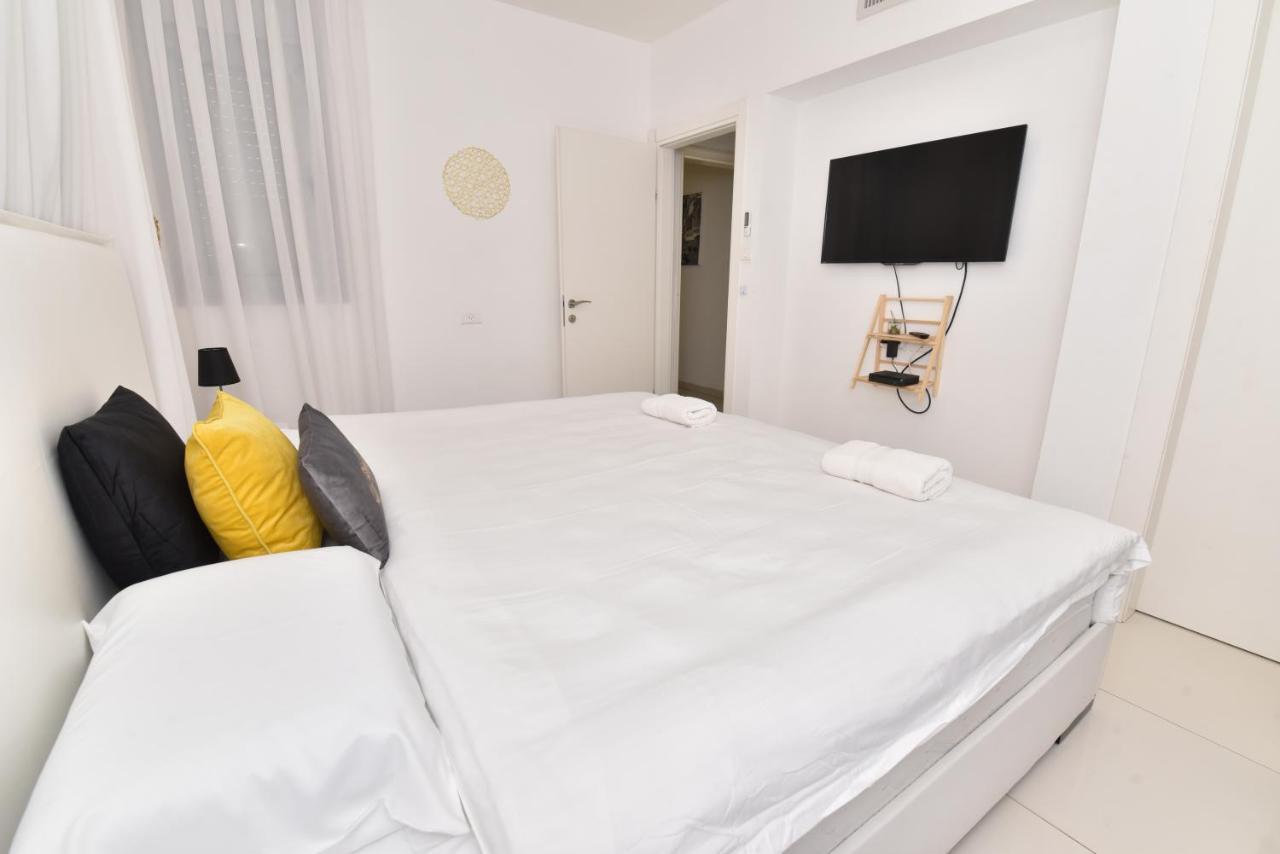 דירת גן דלוקס Apartment Eilat Exterior photo